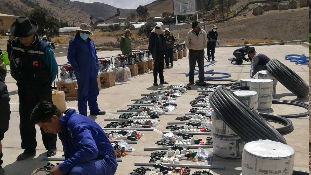 Entrega de maquinaria incrementará la producción de hortalizas en municipio de Calamarca