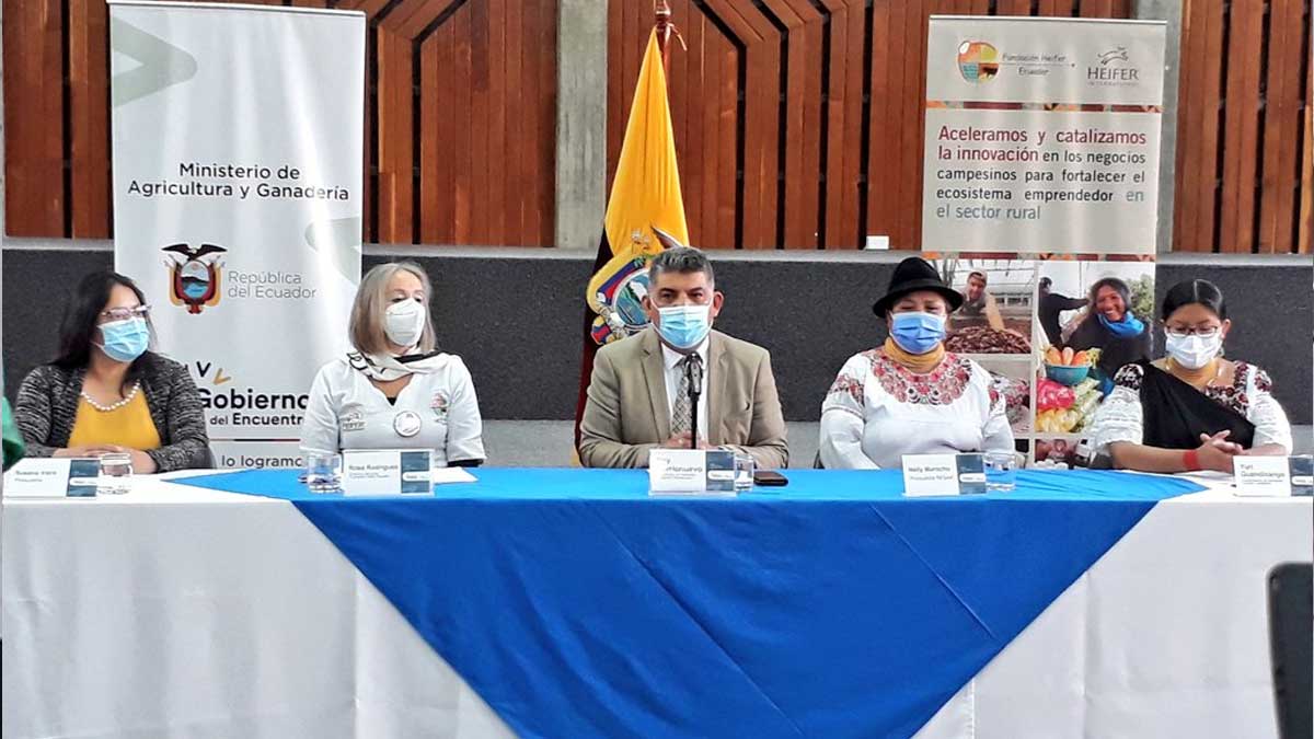 MAG a través de la Sub. de Agricultura Familiar Campesina, junto con la Fundación Heifer Ecuador y la Secretaría Técnica Ecuador Crece sin Desnutrición Infantil, entrega alimentos para aportar en el combate a la desnutrición crónica infantil.
