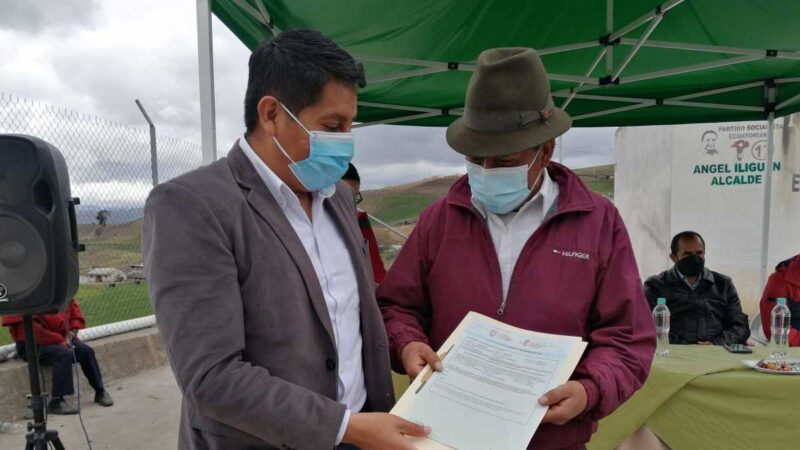 MAG entrega escrituras de tierras en cantones de Chimborazo