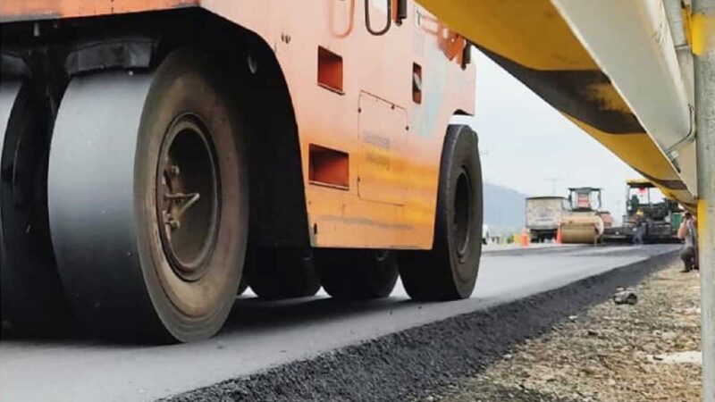 Más obras viales beneficia a productores