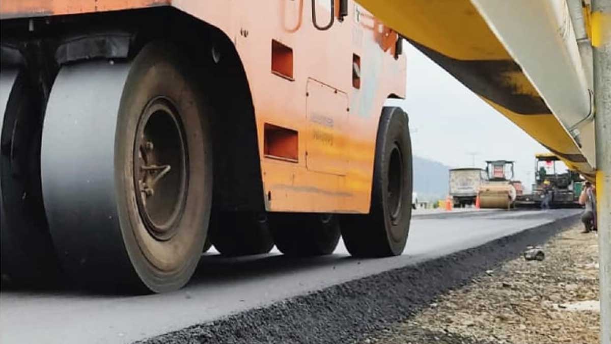 Más obras viales beneficia a productores