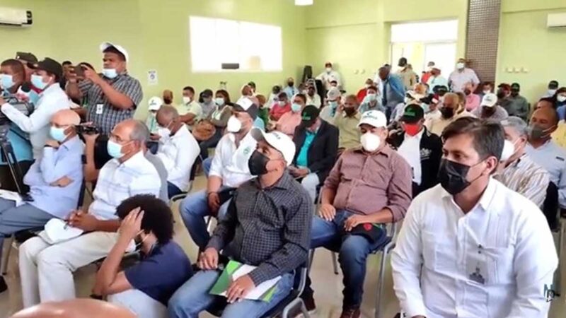 Agricultura entrega RD$ 103 millones a productores de Línea Noroeste afectados por tornados