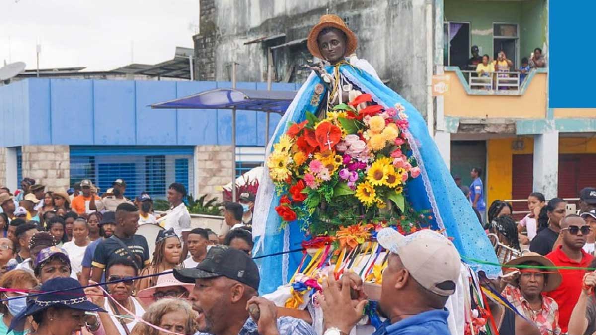 Prefectura de Esmeraldas impulsa a las emprendedoras de la Isla Canchimalero.