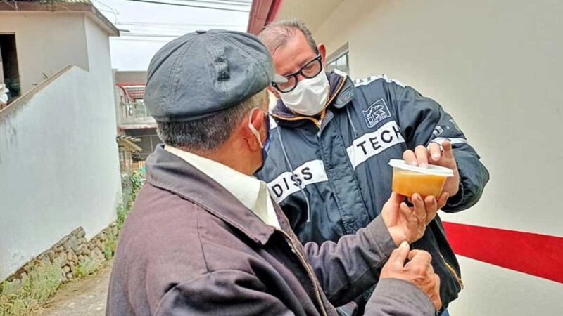 Productores de Sayausí aprenden la elaboración de hidromiel