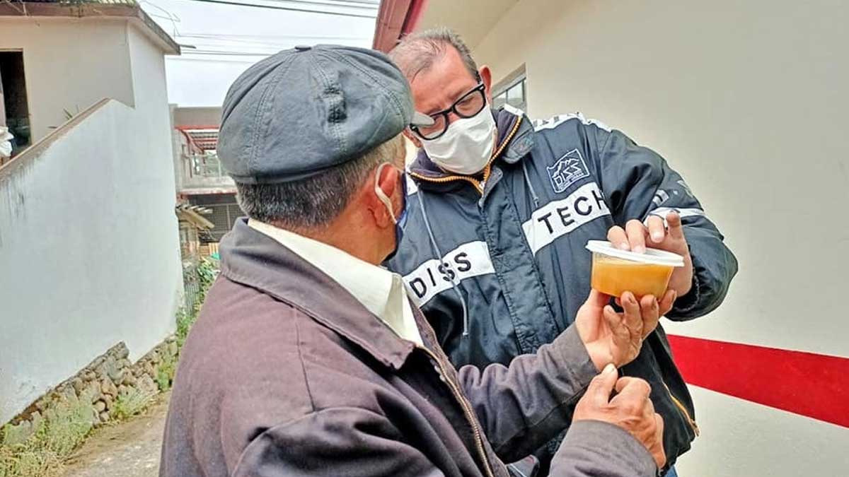 Productores de Sayausí aprenden la elaboración de hidromiel