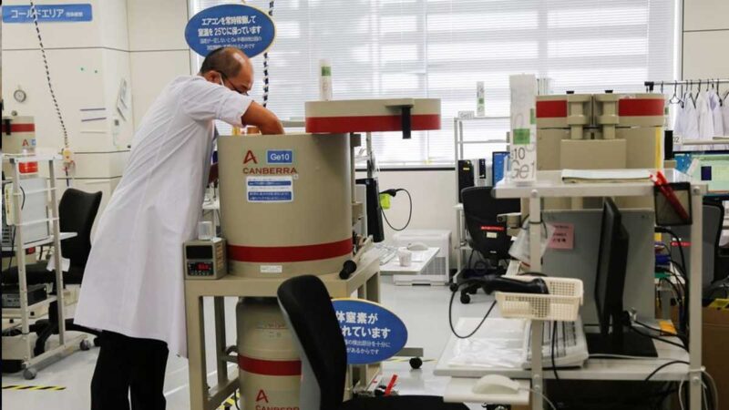 Una década después, los agricultores de Fukushima temen el impacto del agua contaminada con energía nuclear en los negocios