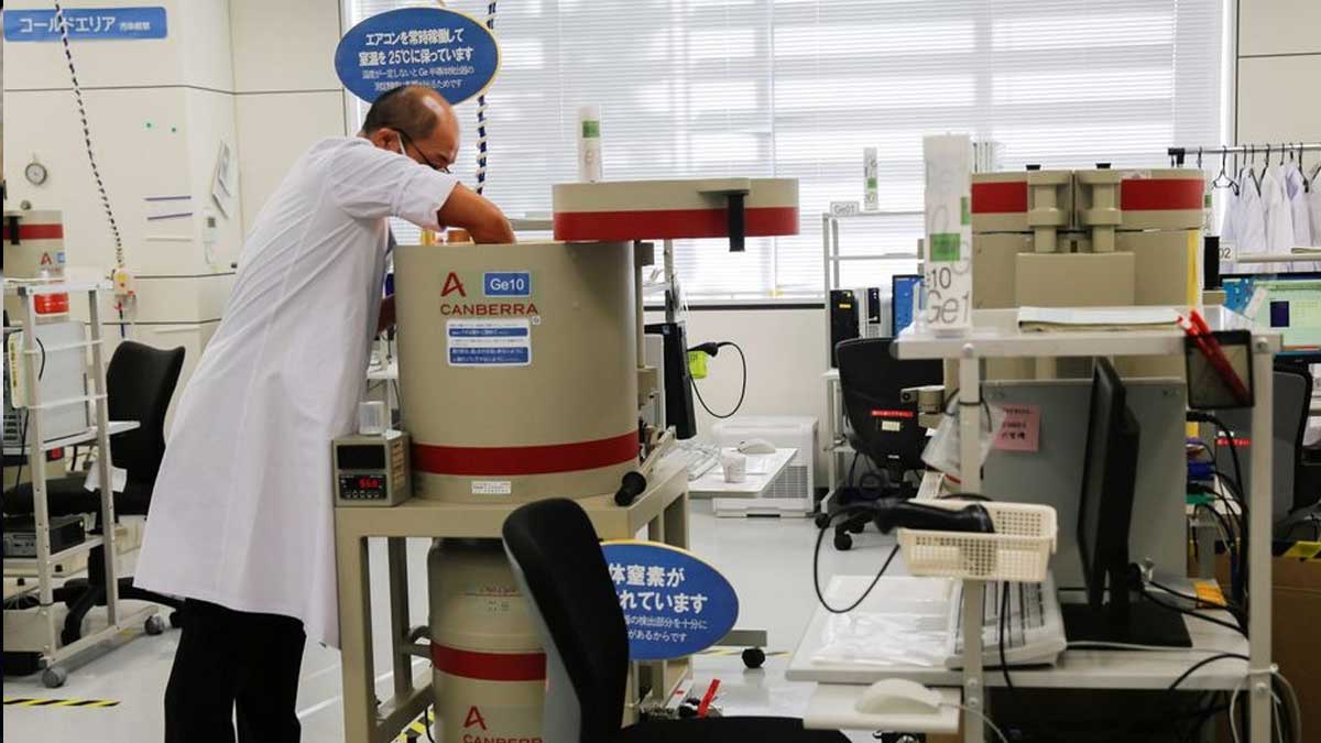 Una década después, los agricultores de Fukushima temen el impacto del agua contaminada con energía nuclear en los negocios