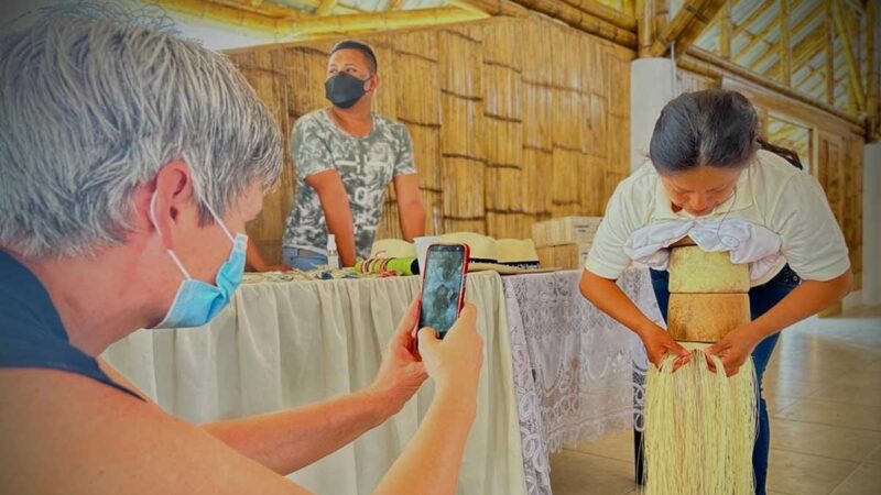 En la comuna de Pile se conmemoró el noveno aniversario de la declaratoria del Tejido de Paja Toquilla como Patrimonio Cultural Inmaterial de la Humanidad