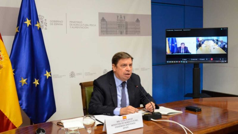 Luis Planas traslada a la presidencia de la UE las prioridades de España ante el próximo Consejo de Ministros de Pesca