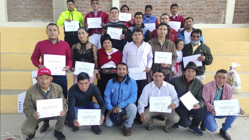 Masiva graduación de agricultores en Tungurahua