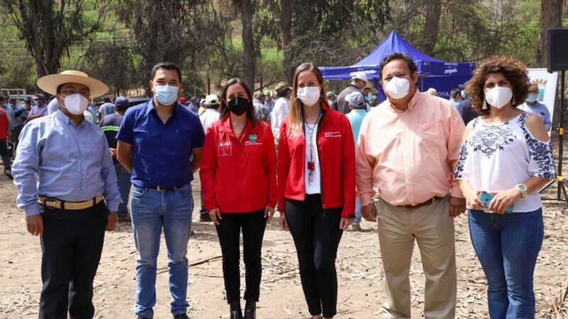 Ministra Undurraga encabezó entrega de ayuda de emergencia a ganaderos de Paine afectados por la sequía