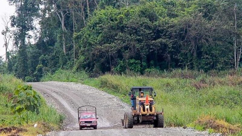 Prefectura construye en Mocache la vía aguas frías – puente taco