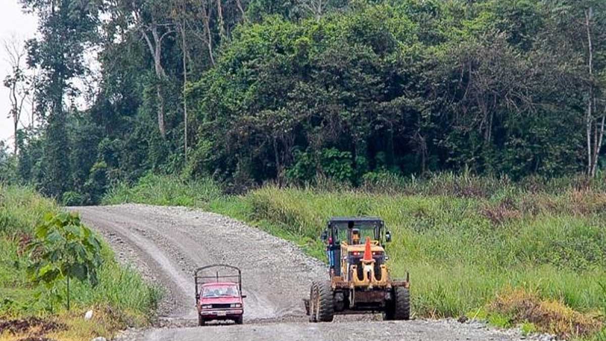 Prefectura construye en Mocache la vía aguas frías – puente taco