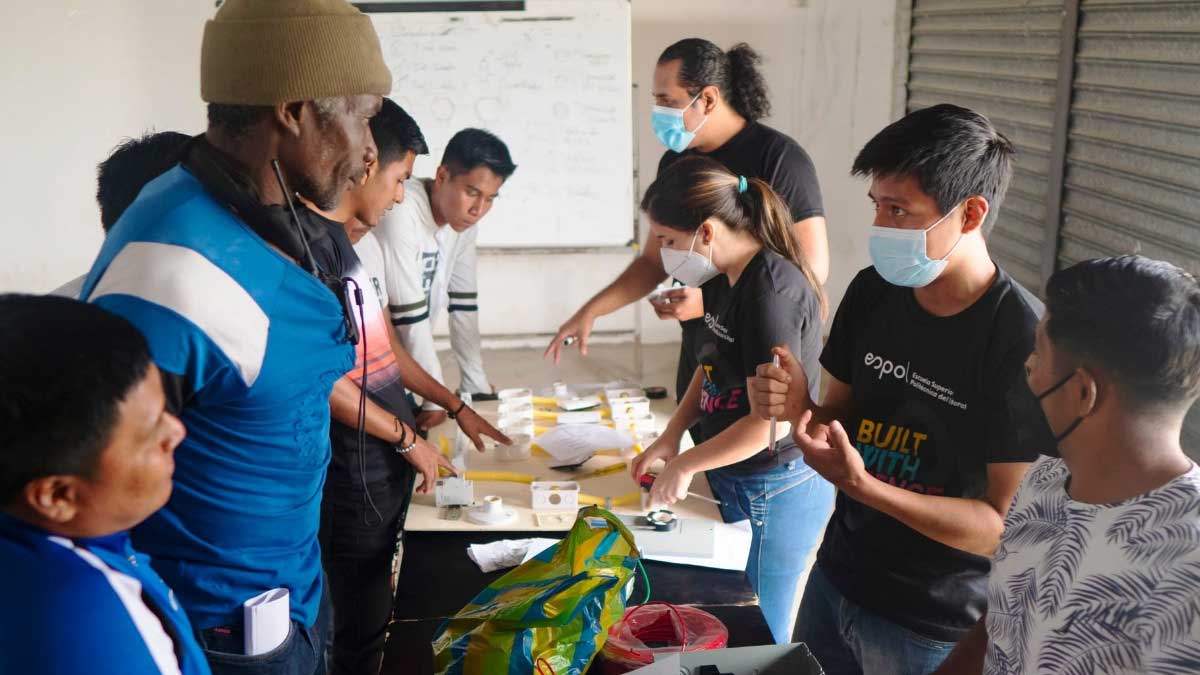 Cangrejeros de la comuna Puerto Roma recibieron 8 capacitaciones sobre circuitos eléctricos