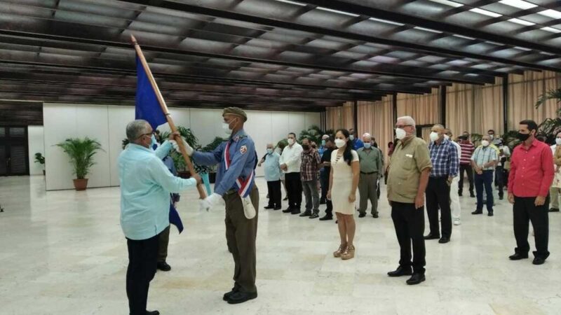 Empresa Apícola Cubana recibe Bandera Proeza Laboral