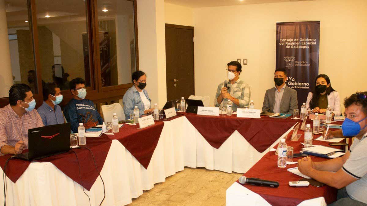 MPCEIP Y Consejo de Gobierno de Galápagos se encuentran para trabajar en favor de la pesca artesanal