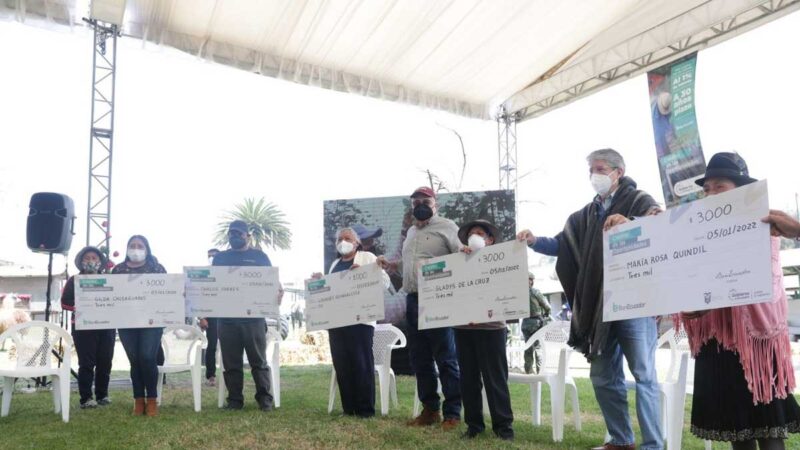 Mujeres agricultoras de Cotopaxi son las primeras beneficiadas con créditos al 1%