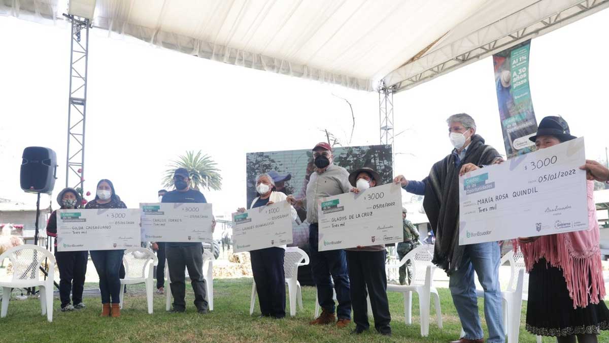 Mujeres agricultoras de Cotopaxi son las primeras beneficiadas con créditos al 1%