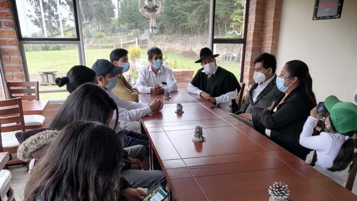 Prefecto mantiene reunión con asociación apícola