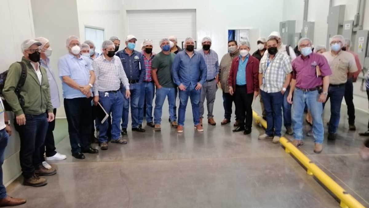 Productores y autoridades del sector agropecuario logran acuerdo para derogar decreto