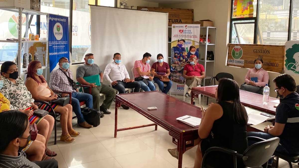 Se entrega pollos y balanceado en Sto Domingo