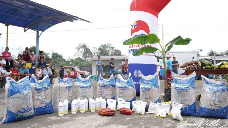 Se entregan sacos de fertilizantes y fungicidas a productores
