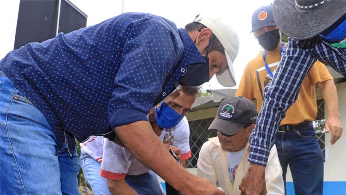 Técnicos brindan asistencia técnica a productores sobre el uso de fertilizantes