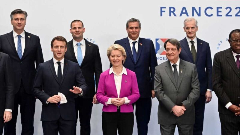 Cuarenta países urgen a regular en marzo las aguas internacionales