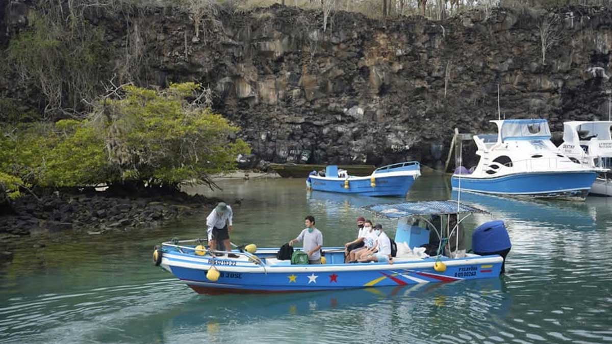 Jornada de limpieza costera por Anexión de Galápagos a Ecuador