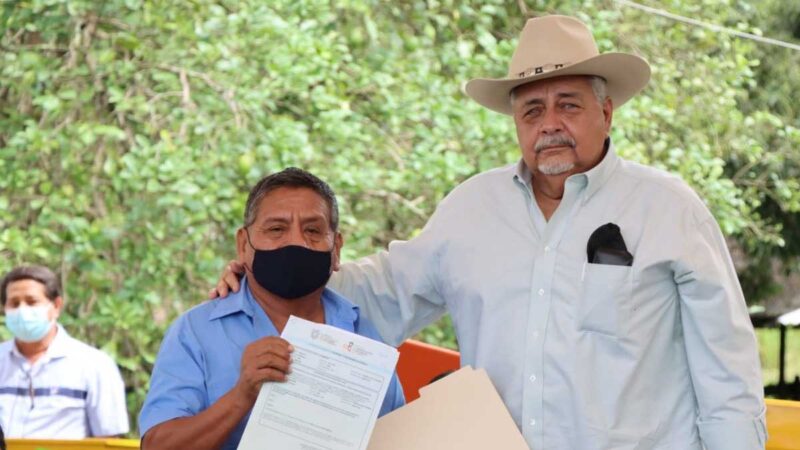 Ministro Pedro Álava cumple agenda en Manabí