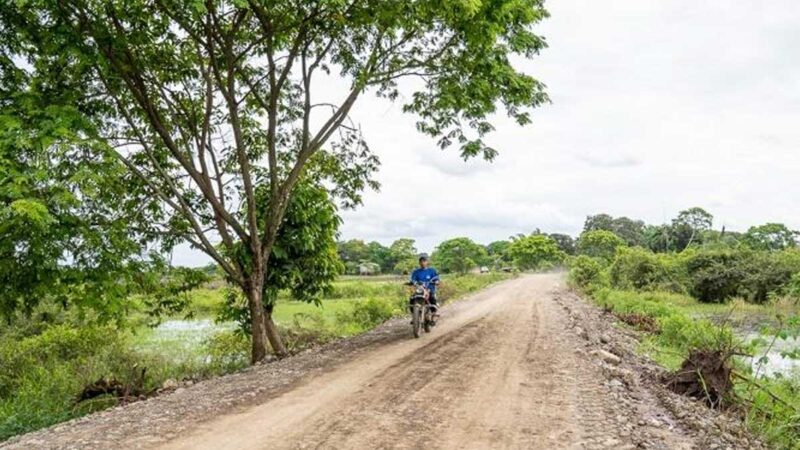 Prefecto recorre obras viales en Vinces y Palenque