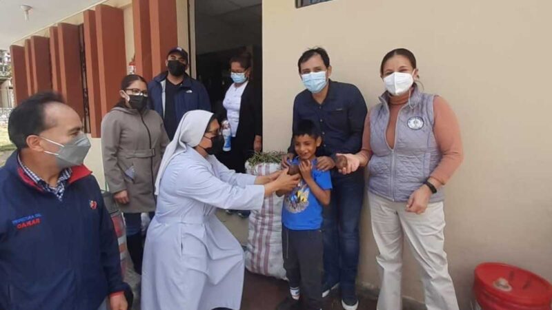 Se entregan quintales de papa en centros gerontológicos