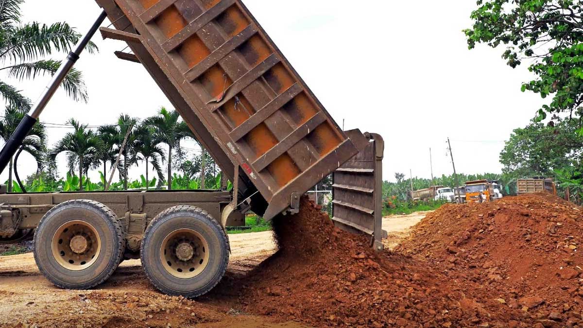 Siguen las obras viales en beneficio de los agricultores