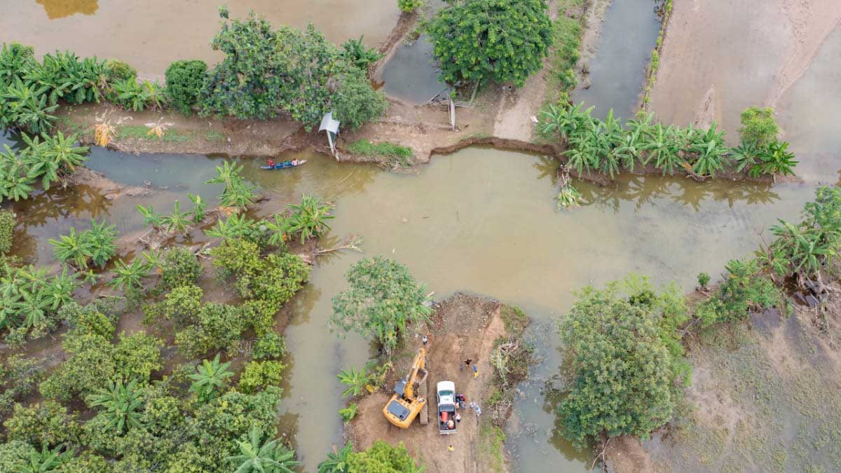 Susana González, prefecta del Guayas, atiende a las familias salitreñas afectadas tras emergencia invernal