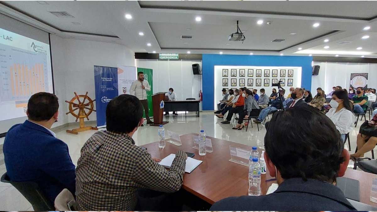 Emprendedores manabitas reciben detalles de agenda comercial con China y Corea