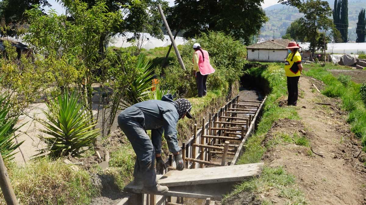 Entregan materiales para la construcción de canales de revestimiento para la Junta de Riego San Juan