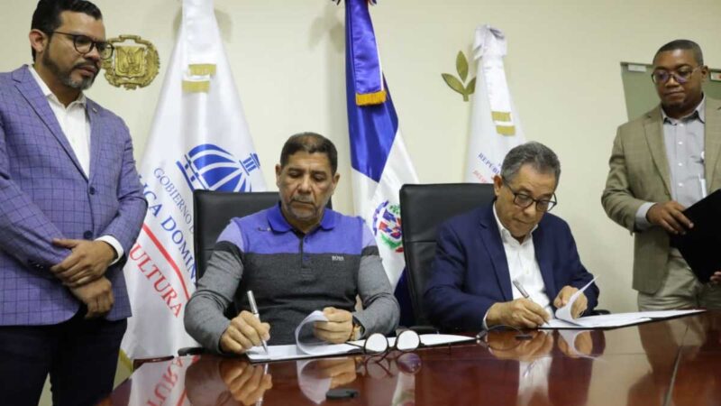 Firman acuerdo para fomentar agricultura familiar en comunidades de escasos recursos