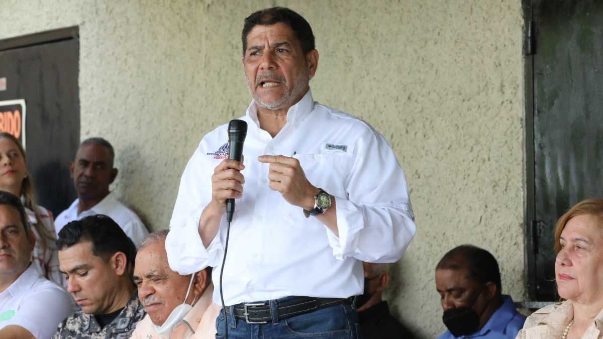 Gobierno inicia construcción 111 kilómetros caminos en cafetales de Jarabacoa