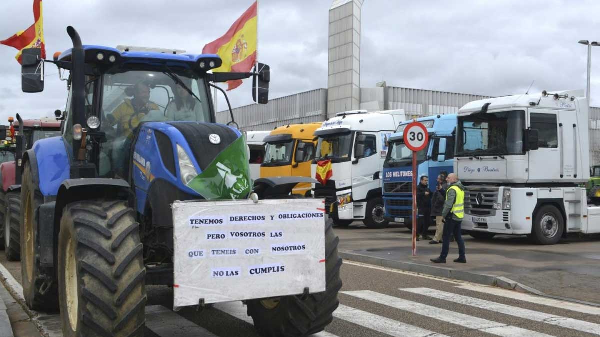 La huelga enquistada asfixia a la ganadería en un día casi normal en los mercas
