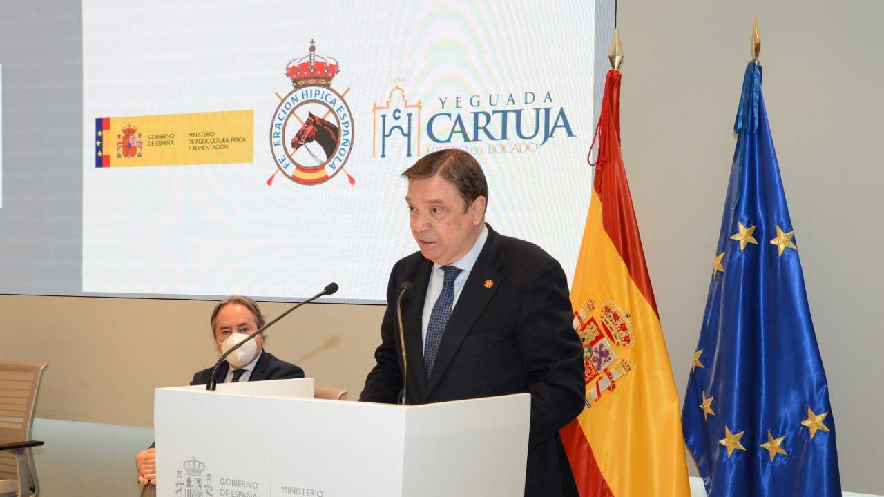 Luis Planas: “El sector ecuestre tiene un gran potencial de desarrollo en España”