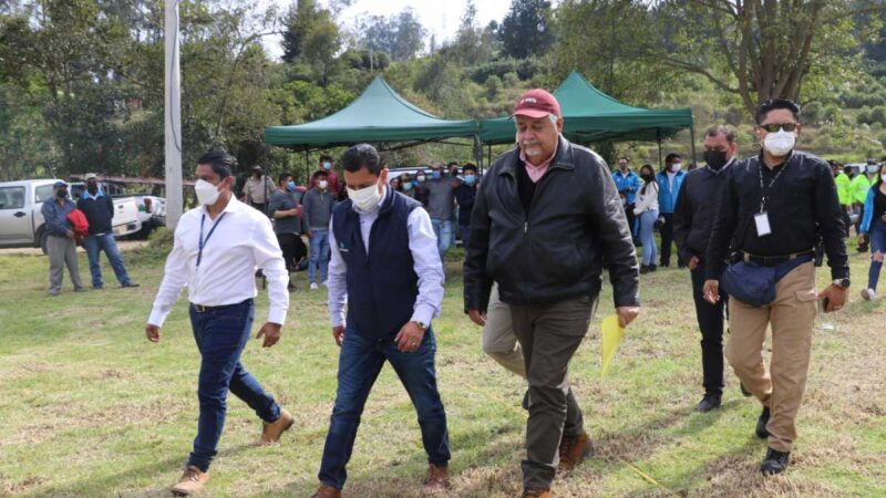 Tierras, maquinaria y créditos reciben productores de Tungurahua para desarrollar el agro