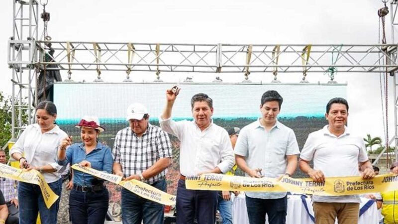 Prefecto terán entregó vía que une a la provincia de los ríos con bolívar y guayas