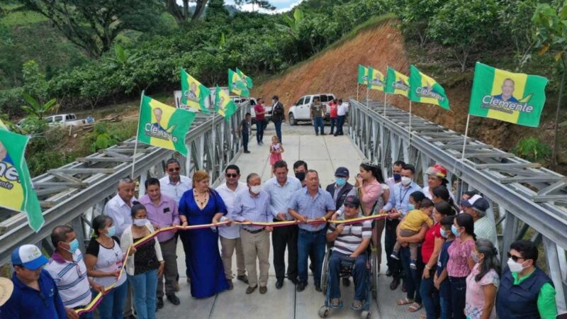 Prefectura colocó puente Bailey en la parroquia El Paraíso
