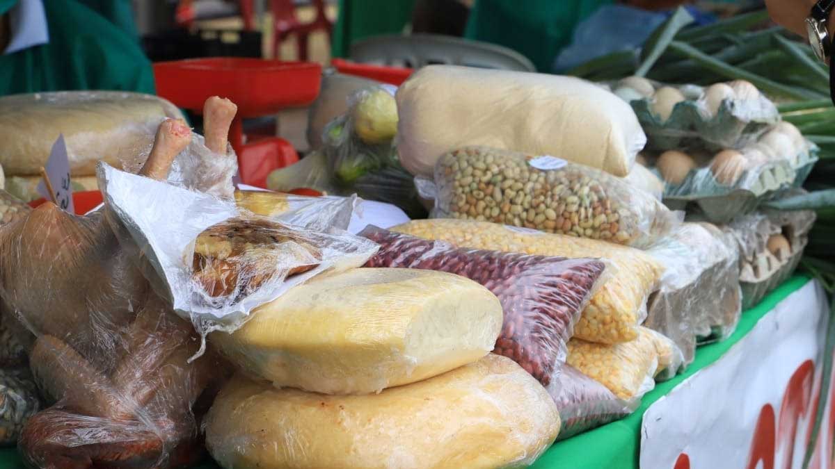 Primera edición de la Feria nocturna Jakakuaa Haguã de la agricultura familiar