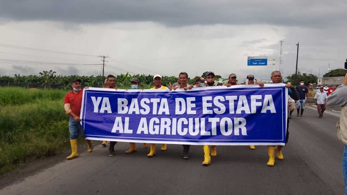 Segunda movilización de bananeros que insisten en que se declare al sector en emergencia