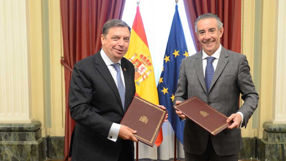 El ministro Planas valora la colaboración público-privada en el desarrollo del sector agrario y pesquero