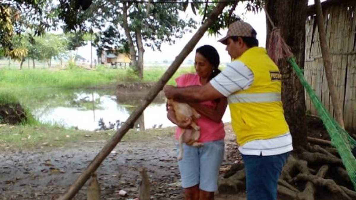 Prefectura ejecuta campañas veterinarias en la parroquia Febres Cordero