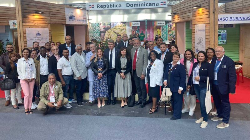 Autoridades asistieron a la Feria Comercial Macfrut en Italia