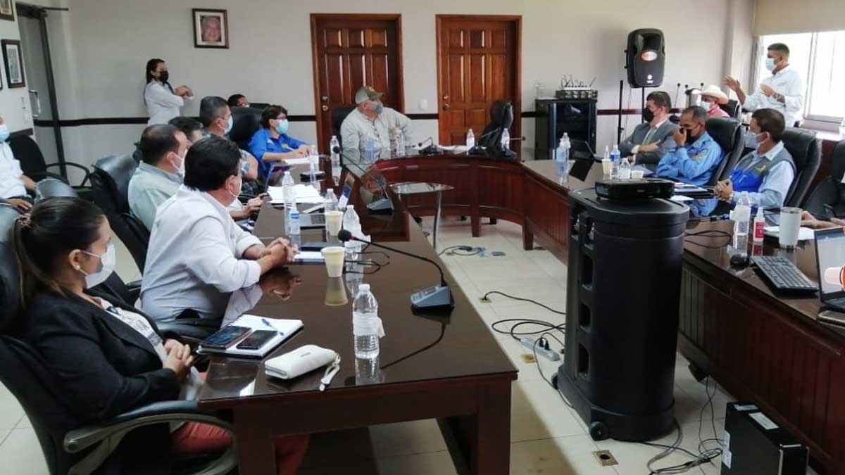 Industria y productores acuerdan precio de la leche