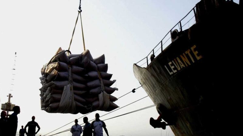 Las acerías de Brasil cancelan contratos de exportación de azúcar y cambian la producción a etanol